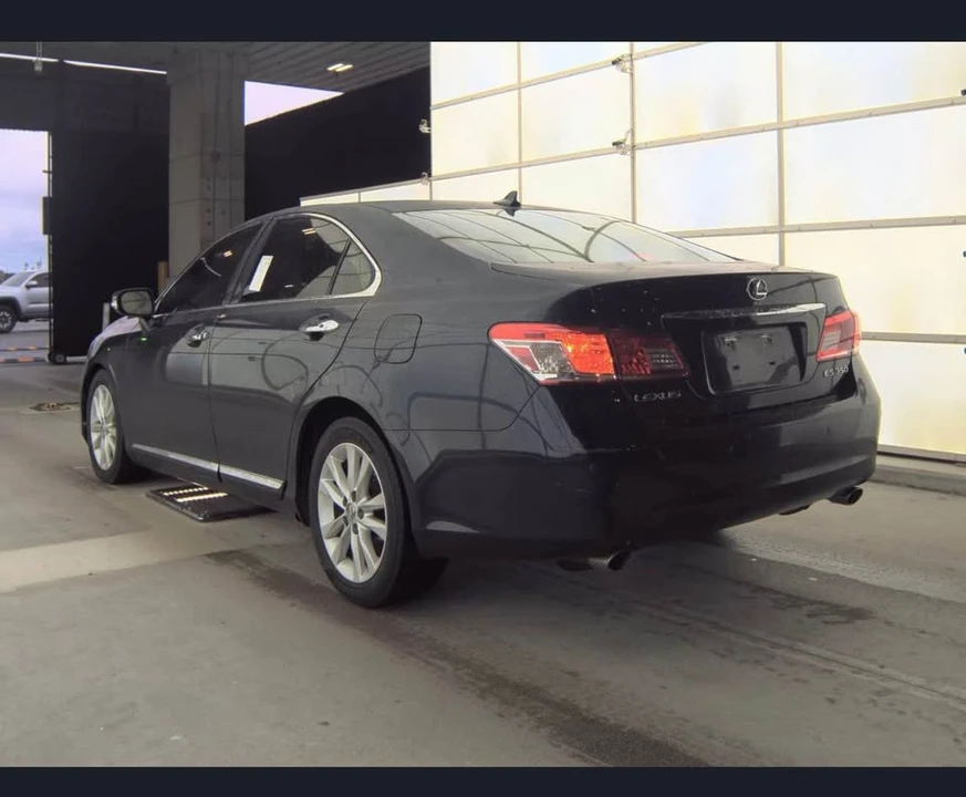 2010 Lexus ES 5th Gen - Image 4 of 8