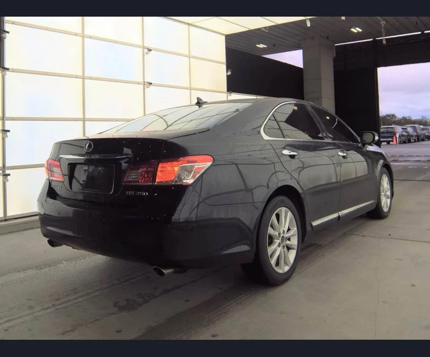 2010 Lexus ES 5th Gen - Image 3 of 8