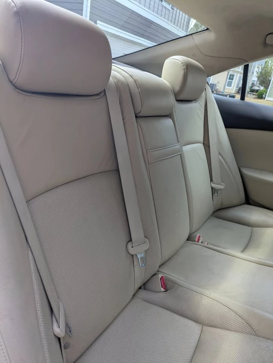 2010 Lexus ES 5th Gen - Image 11 of 20
