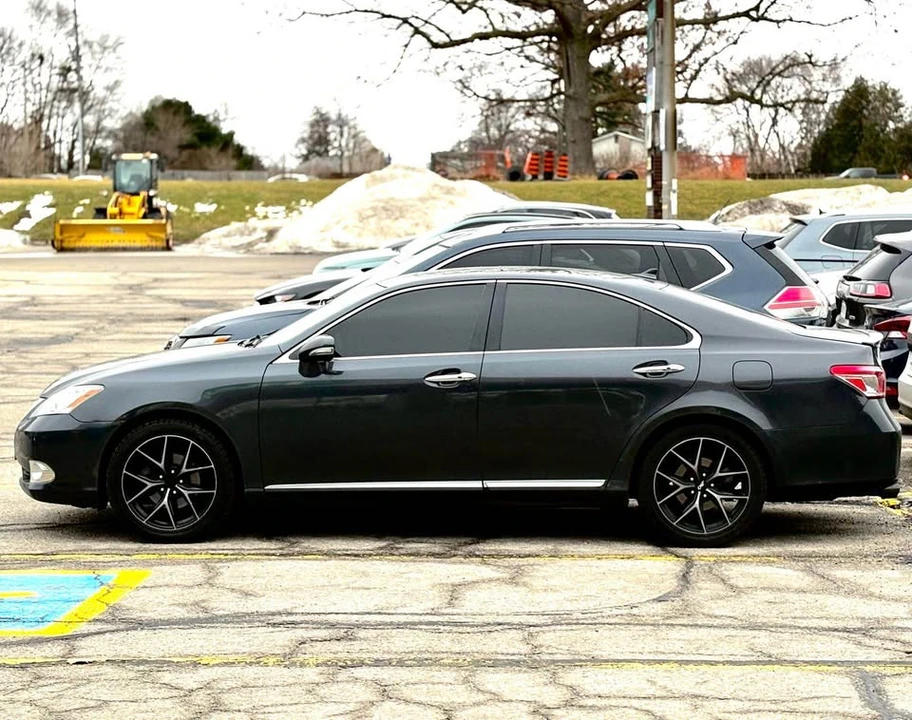 2010 Lexus ES 5th Gen - Image 2 of 7