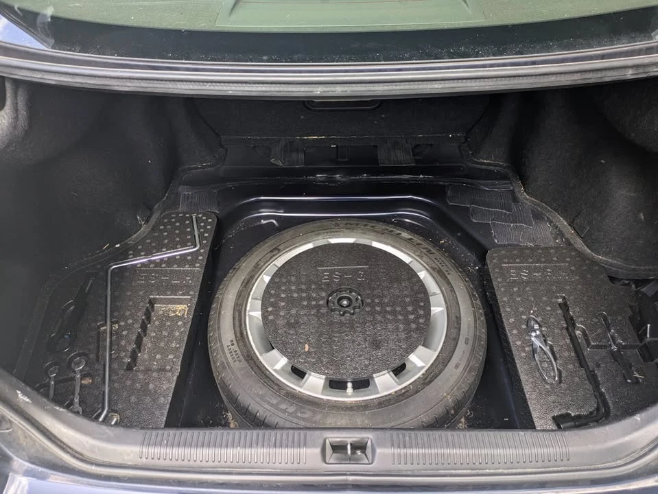 2010 Lexus ES 5th Gen - Image 17 of 20
