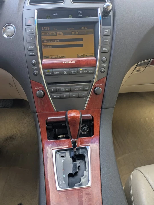 2010 Lexus ES 5th Gen - Image 10 of 20