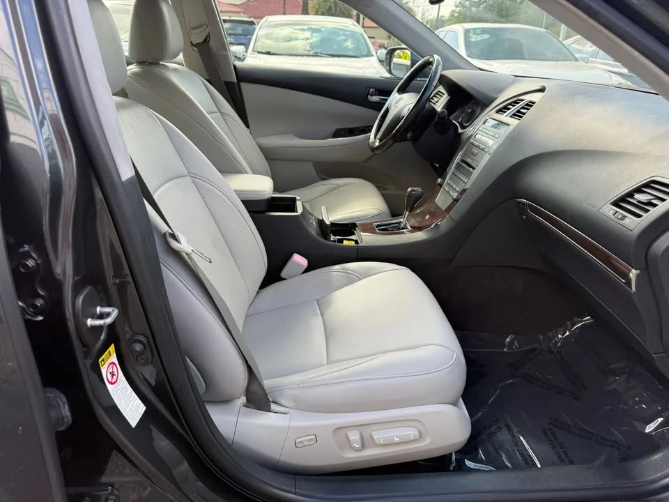 2010 Lexus ES 5th Gen - Image 10 of 20