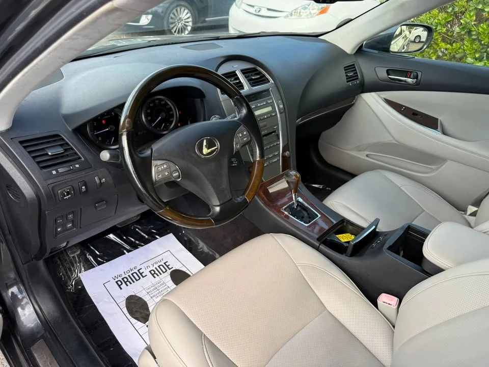 2010 Lexus ES 5th Gen - Image 15 of 20