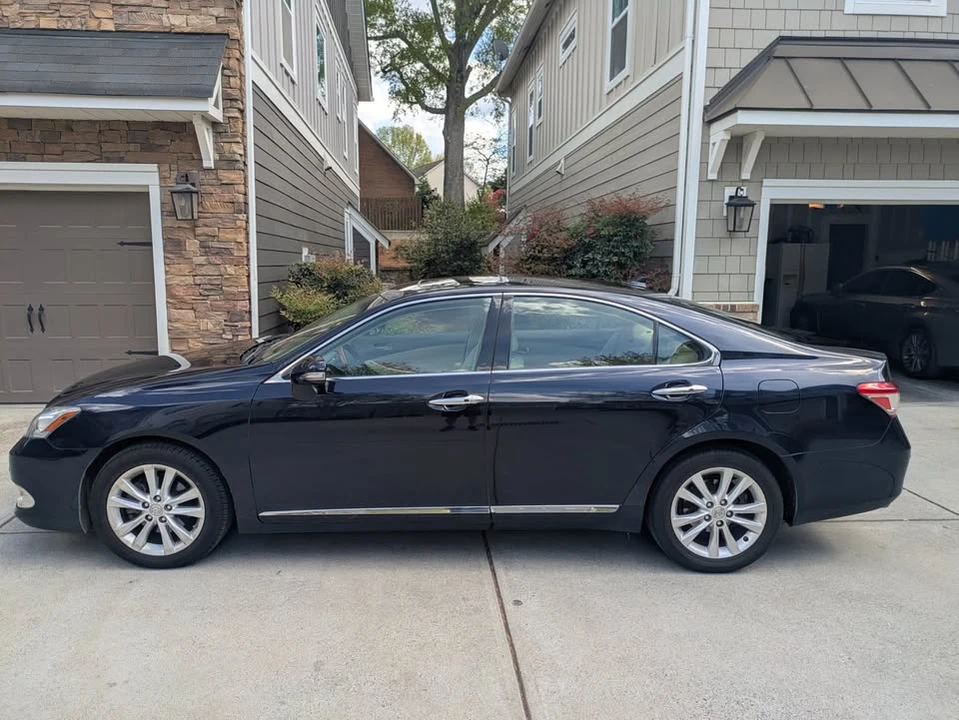 2010 Lexus ES 5th Gen - Image 2 of 20
