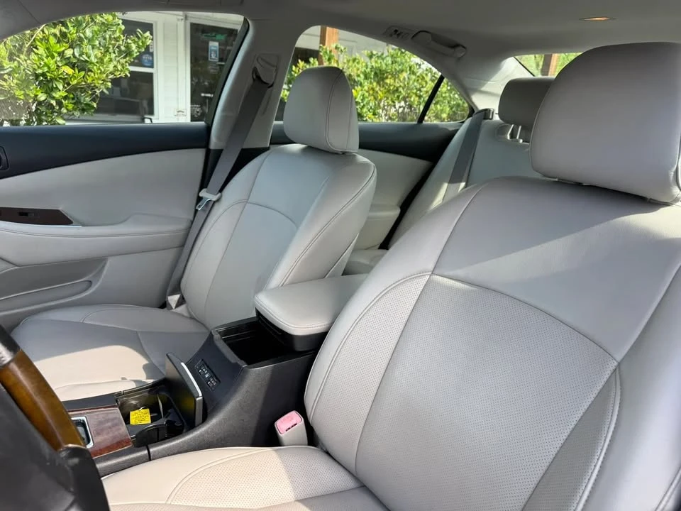 2010 Lexus ES 5th Gen - Image 9 of 20