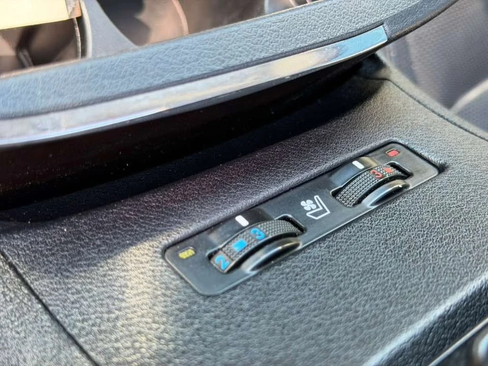 2010 Lexus ES 5th Gen - Image 16 of 20