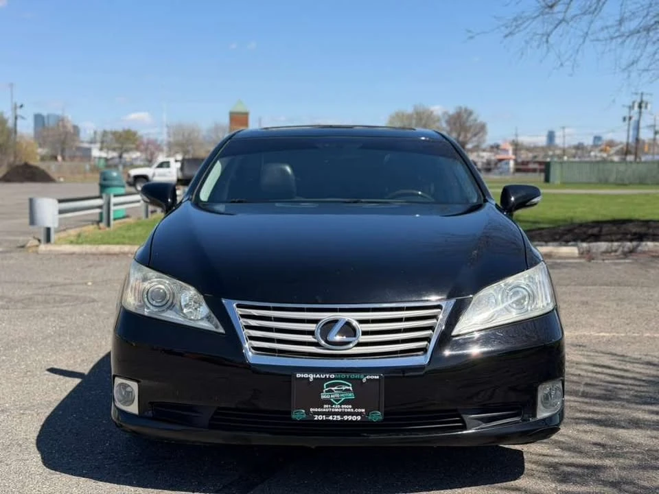 2010 Lexus ES 5th Gen - Image 5 of 20