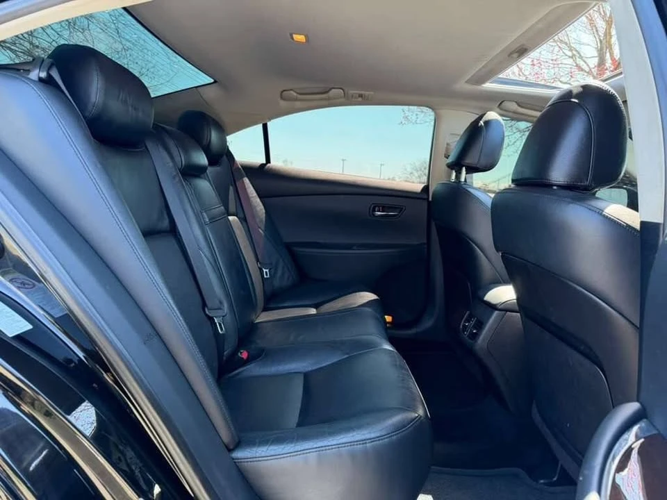 2010 Lexus ES 5th Gen - Image 12 of 19
