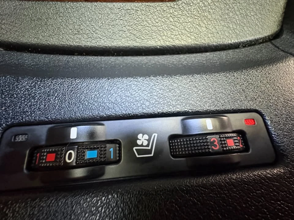 2010 Lexus ES 5th Gen - Image 11 of 20