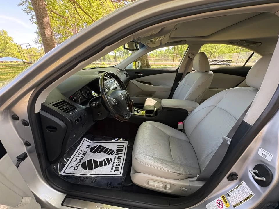 2010 Lexus ES 5th Gen - Image 10 of 20
