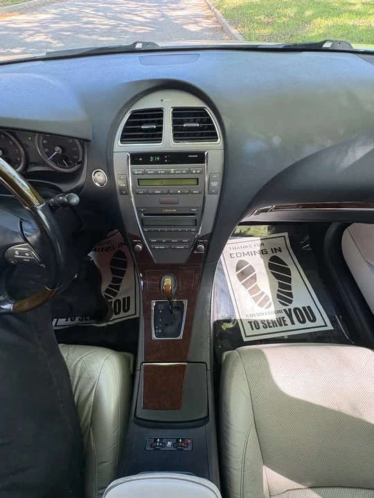 2010 Lexus ES 5th Gen - Image 15 of 20