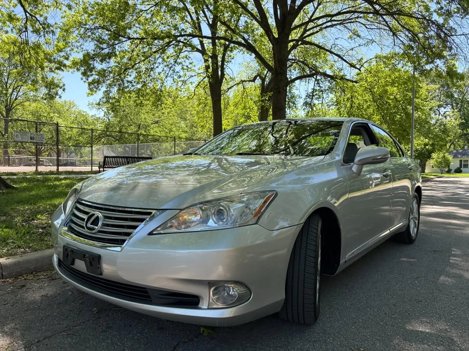2010 Lexus ES 5th Gen - Image 2 of 20