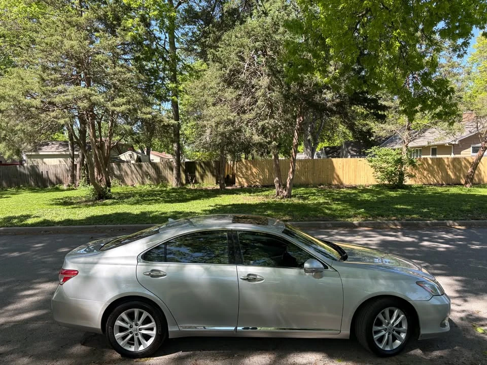 2010 Lexus ES 5th Gen - Image 7 of 20