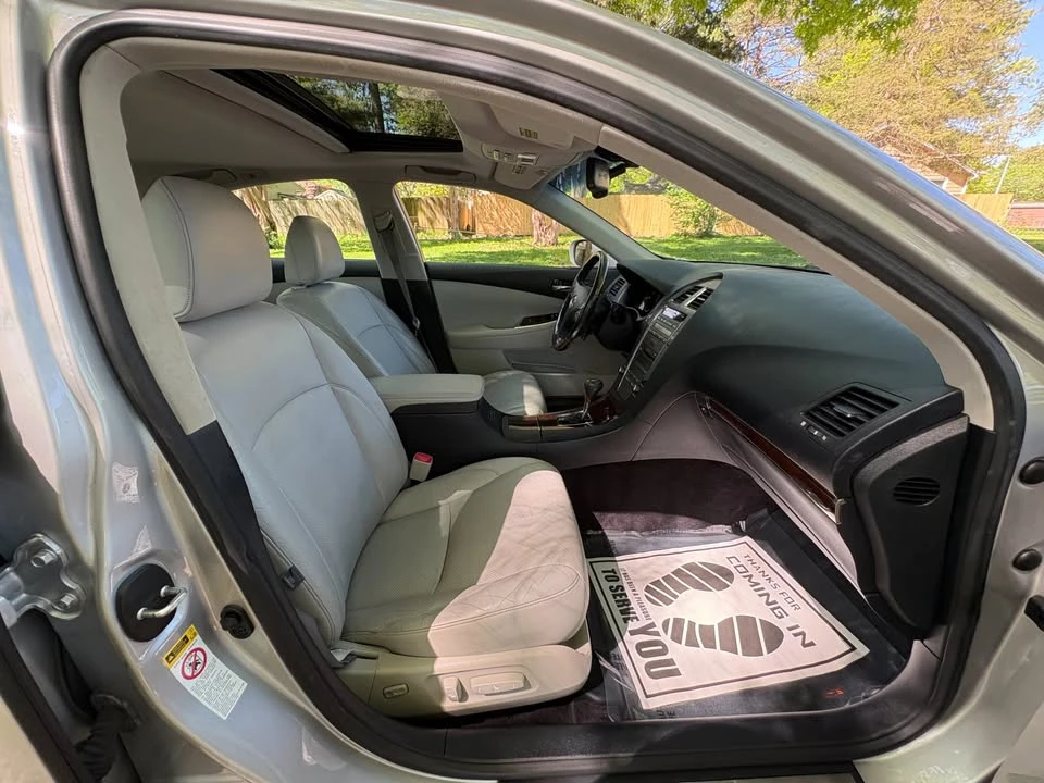 2010 Lexus ES 5th Gen - Image 18 of 20