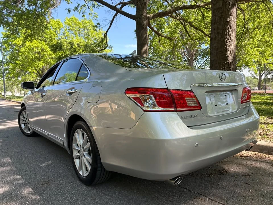 2010 Lexus ES 5th Gen - Image 4 of 20