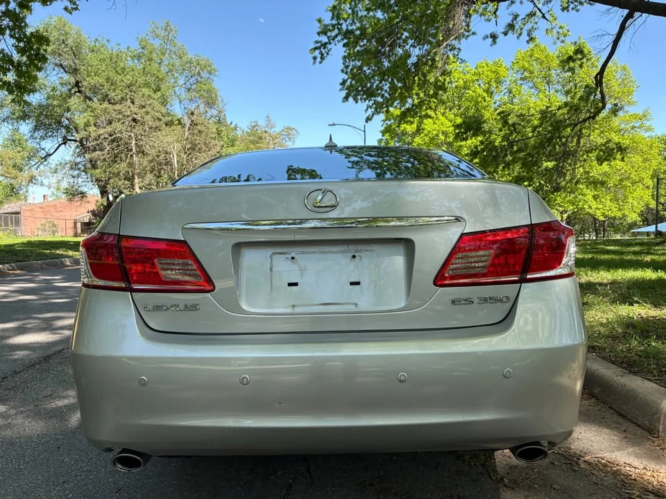 2010 Lexus ES 5th Gen - Image 5 of 20