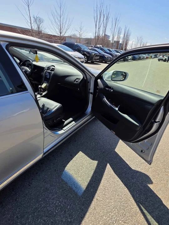 2010 Lexus ES 5th Gen - Image 5 of 11