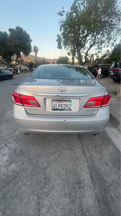2010 Lexus ES 5th Gen - Image 3 of 8