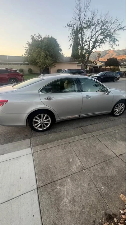 2010 Lexus ES 5th Gen - Image 4 of 8