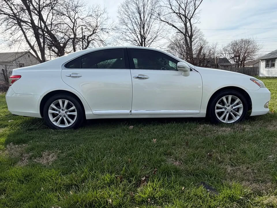 2010 Lexus ES 5th Gen - Image 5 of 17