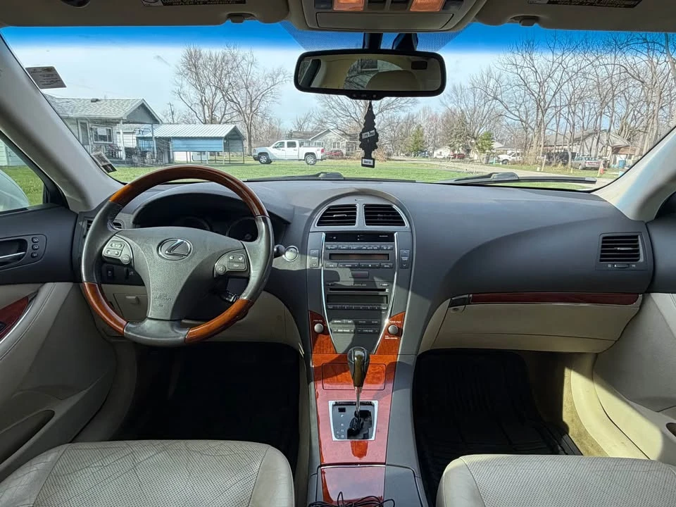 2010 Lexus ES 5th Gen - Image 10 of 17