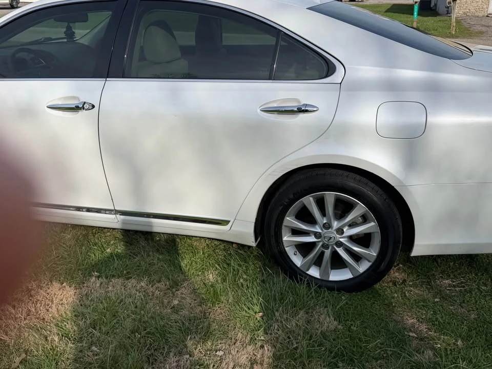 2010 Lexus ES 5th Gen - Image 16 of 17