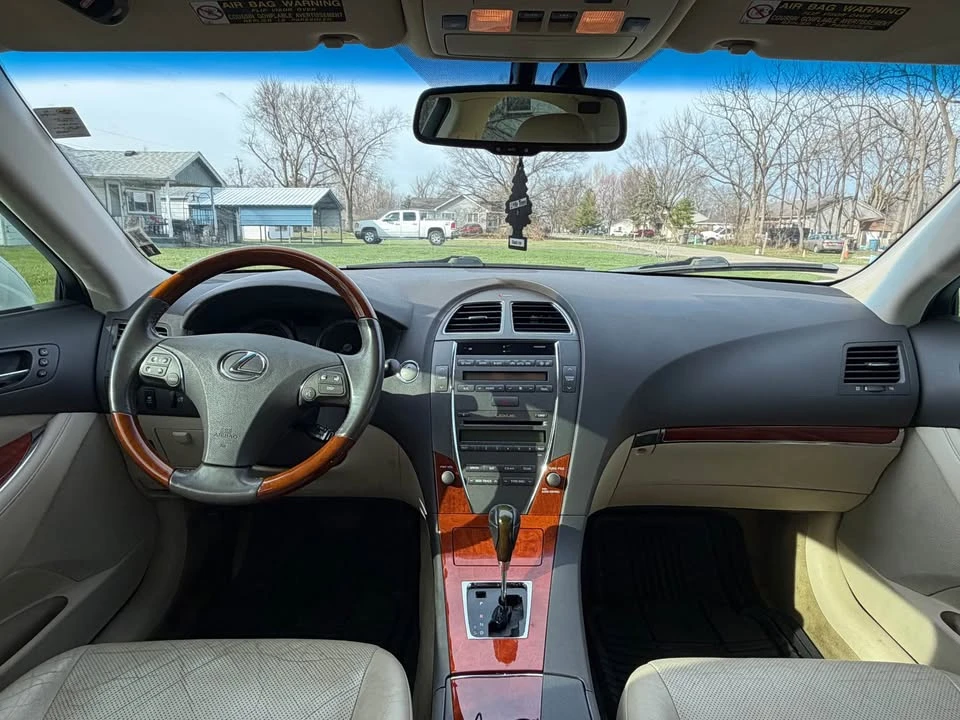 2010 Lexus ES 5th Gen - Image 11 of 17
