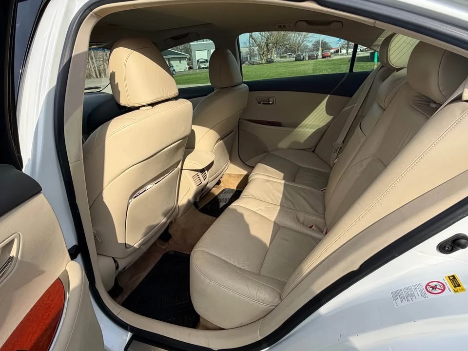 2010 Lexus ES 5th Gen - Image 8 of 17