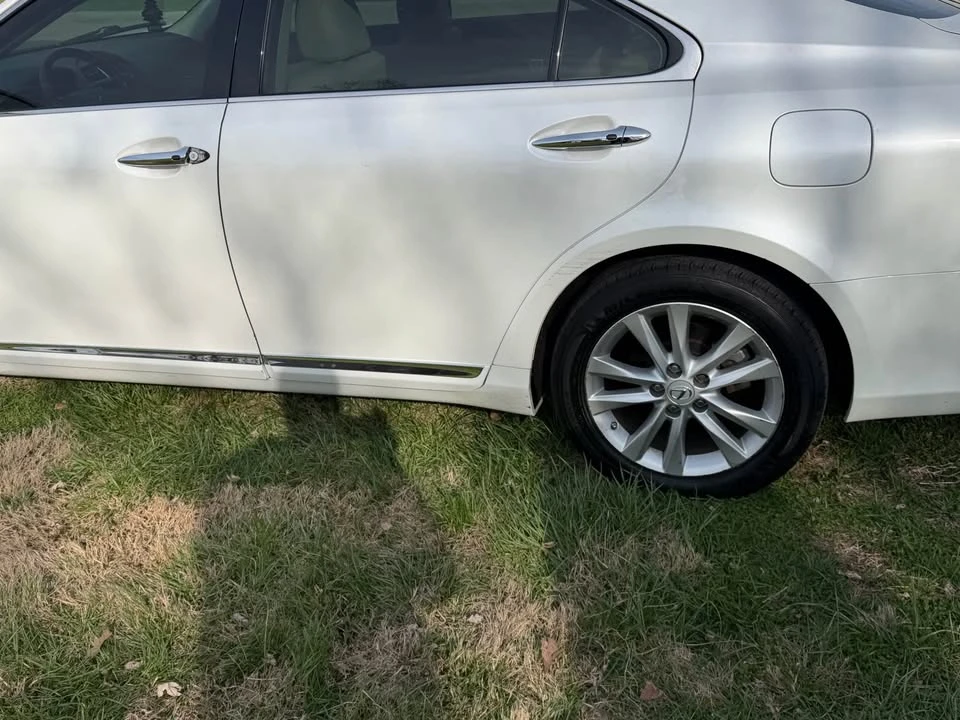 2010 Lexus ES 5th Gen - Image 15 of 17