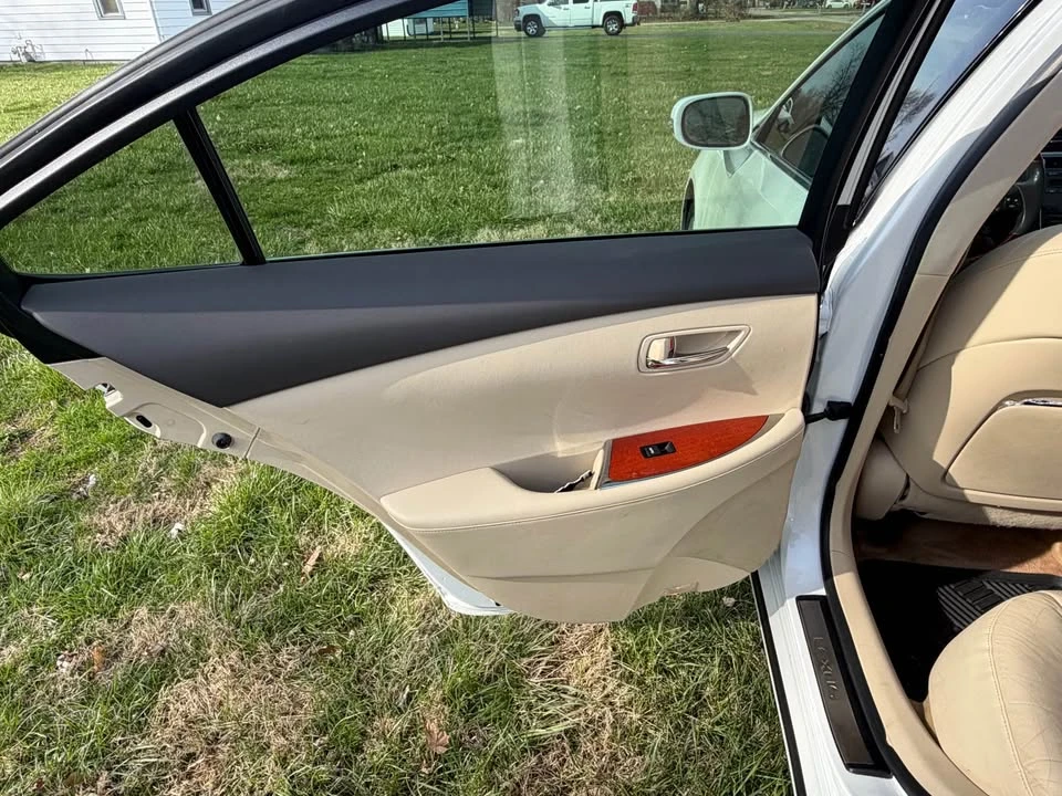 2010 Lexus ES 5th Gen - Image 9 of 17