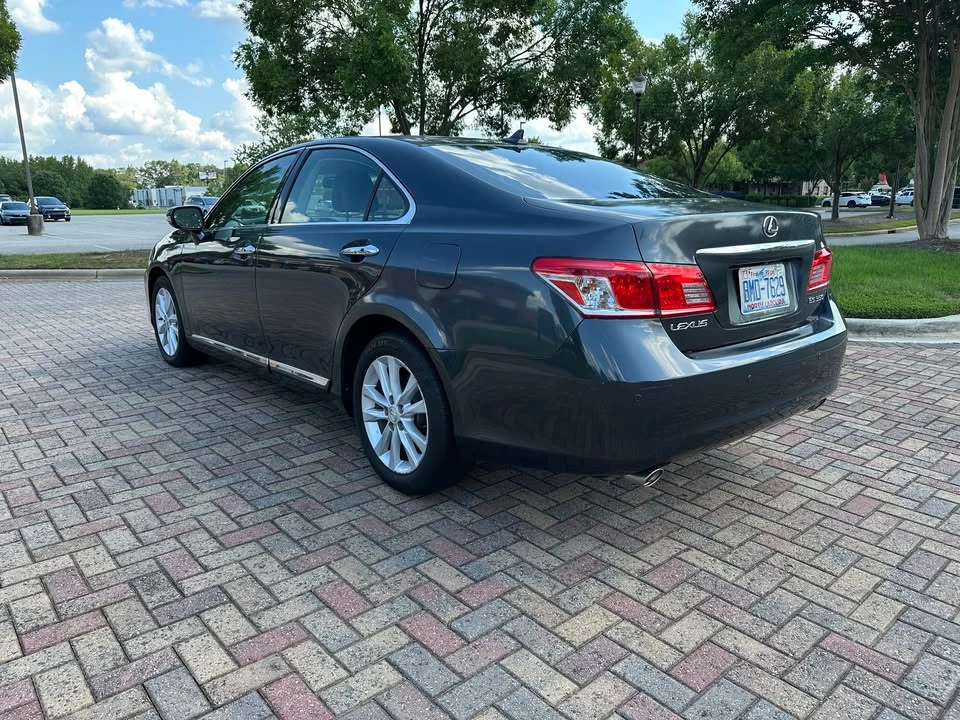 2010 Lexus ES 5th Gen - Image 7 of 19