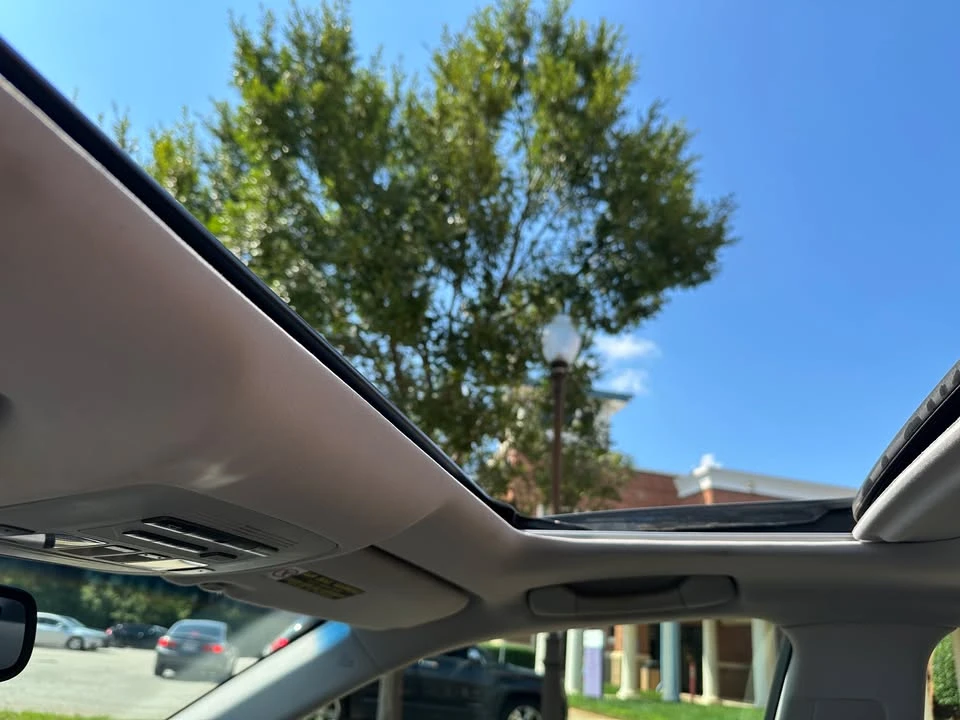 2010 Lexus ES 5th Gen - Image 17 of 17