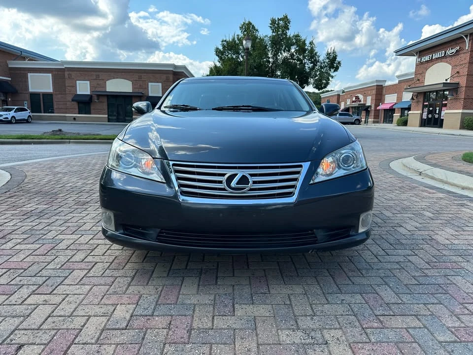 2010 Lexus ES 5th Gen - Image 3 of 17