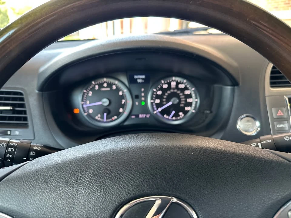 2010 Lexus ES 5th Gen - Image 9 of 17