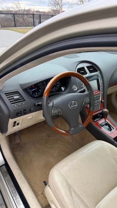2010 Lexus ES 5th Gen - Image 5 of 17