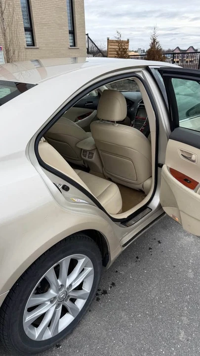 2010 Lexus ES 5th Gen - Image 9 of 17