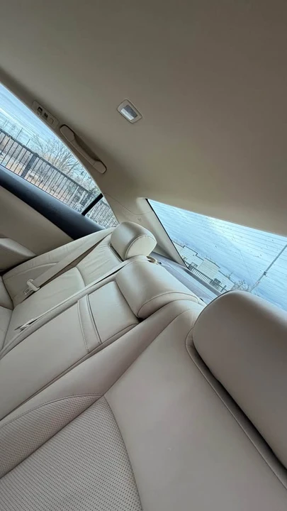 2010 Lexus ES 5th Gen - Image 14 of 17