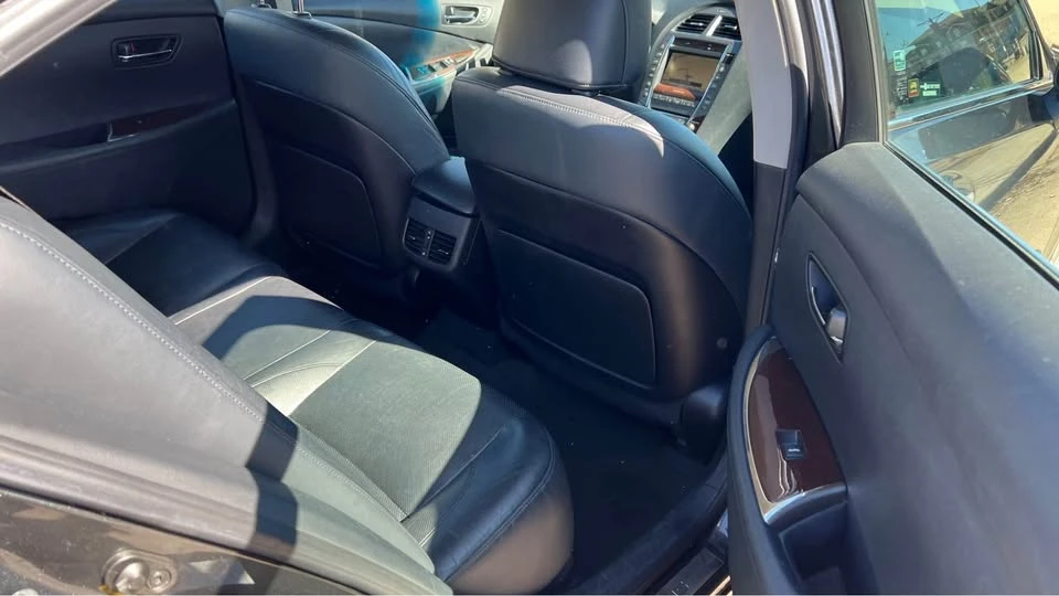 2010 Lexus ES 4th Gen - Image 11 of 13