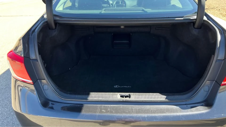 2010 Lexus ES 4th Gen - Image 12 of 13