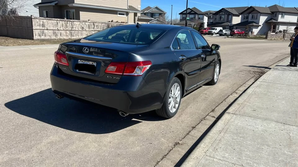 2010 Lexus ES 4th Gen - Image 5 of 13