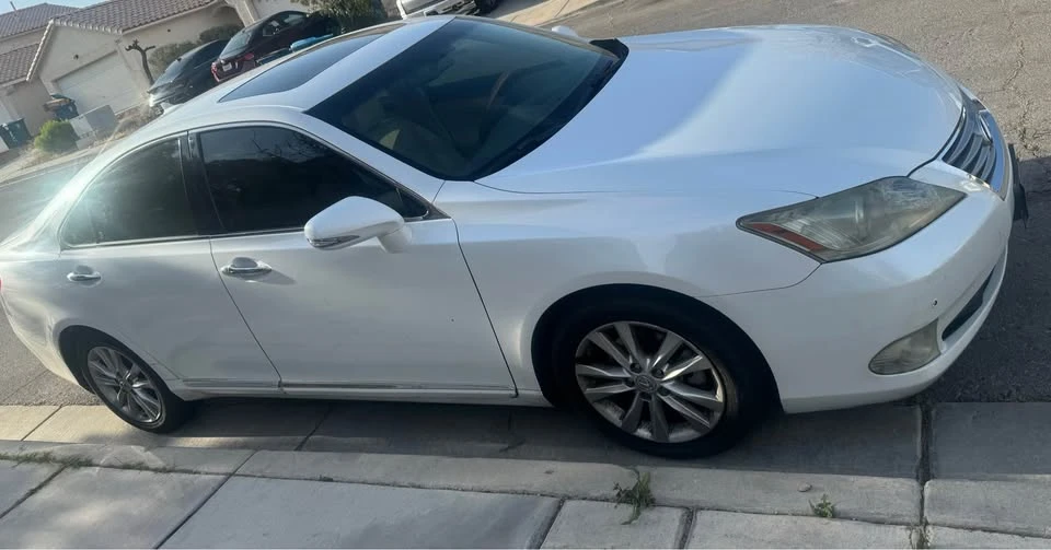 2010 Lexus ES 5th Gen - Image 2 of 9