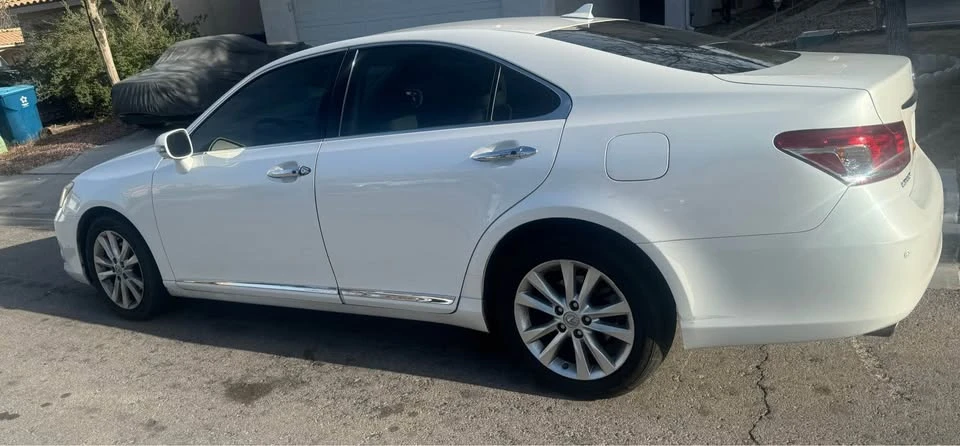 2010 Lexus ES 5th Gen - Image 4 of 9