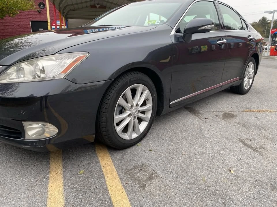 2010 Lexus ES 5th Gen - Image 3 of 14