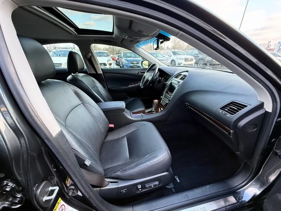 2010 Lexus ES 5th Gen - Image 14 of 20