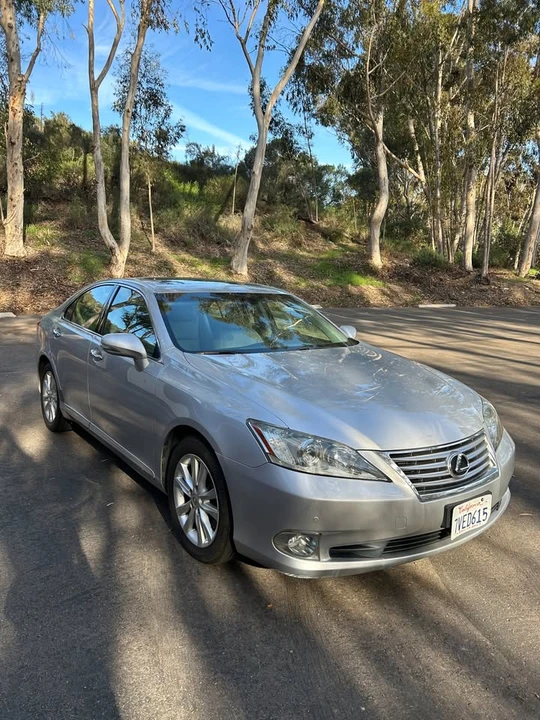 2010 Lexus ES 5th Gen - Image 4 of 12