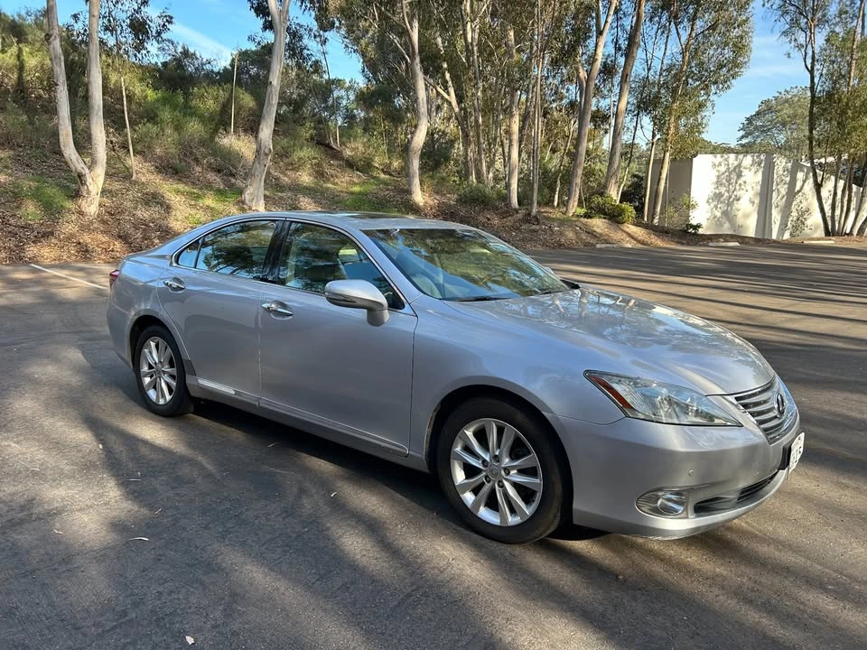 2010 Lexus ES 5th Gen - Image 5 of 12