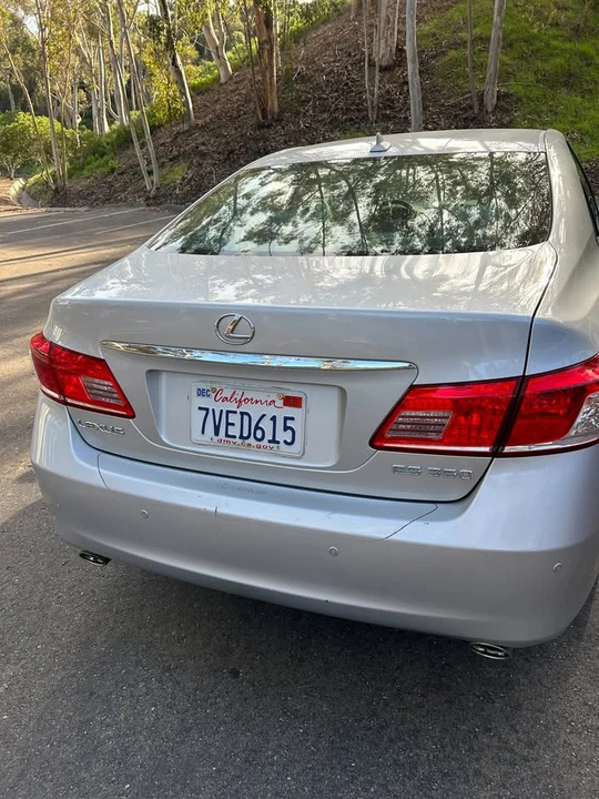 2010 Lexus ES 5th Gen - Image 2 of 12
