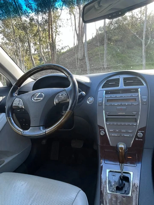 2010 Lexus ES 5th Gen - Image 8 of 12
