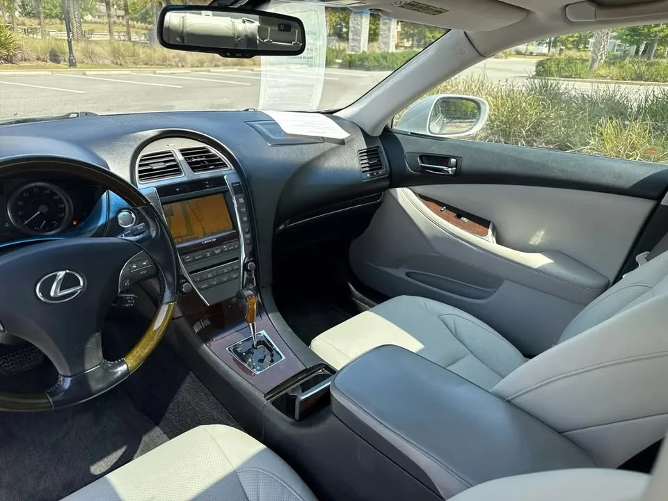 2010 Lexus ES 5th Gen - Image 5 of 7